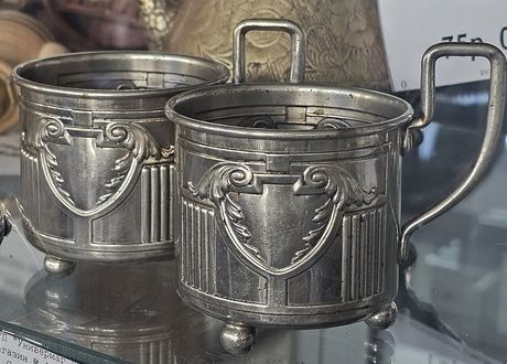 2026.05.02 Metal Tea Glass Holders in Sluck Vintage Shop